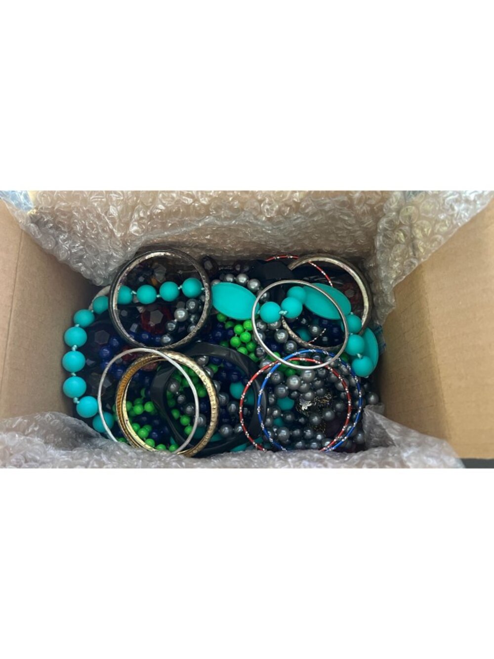 3+ lbs. Lot Of Mixed Vintage To Modern Jewelry Bracelets & Beaded Necklaces - Picture 2 of 2